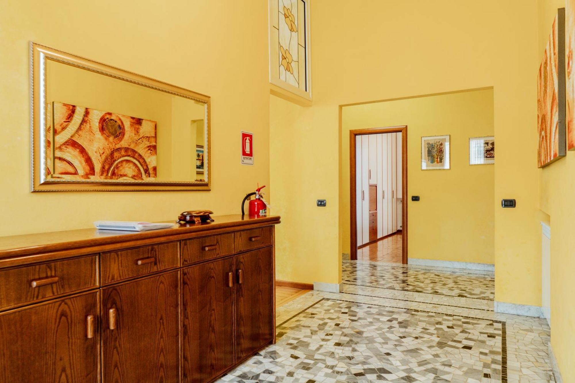 Luxe Apartment Near Milano, Rho Fiera E Mxp Busto Arsizio Eksteriør billede